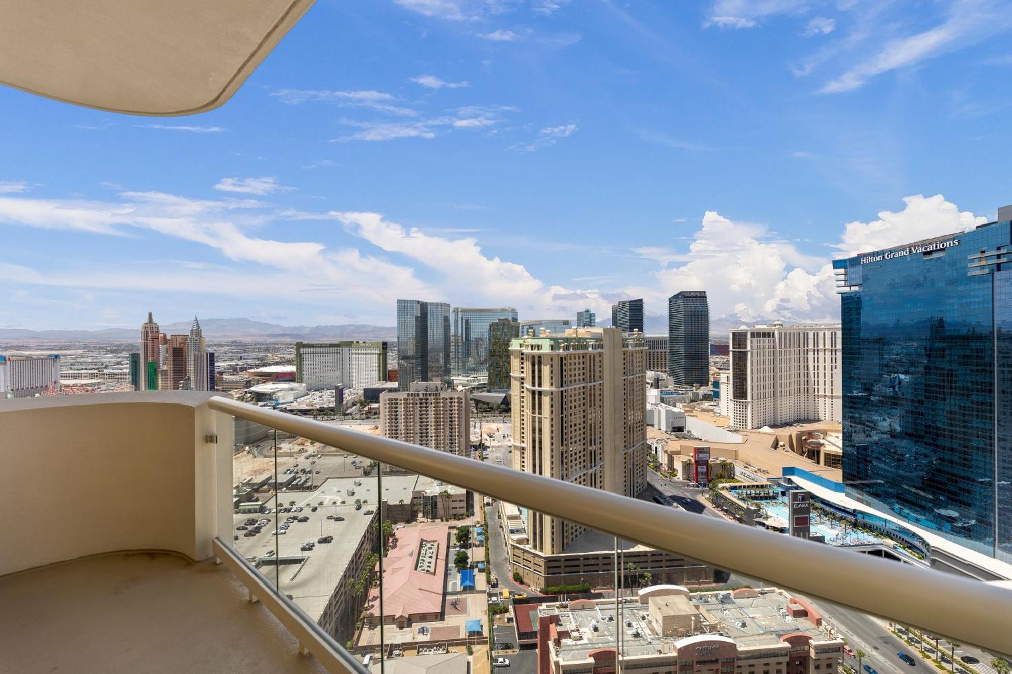 Lucky Gem Penthouse & Luxury Suites At Signature Resort, Balcony Strip View 2605 Лас-Вегас Экстерьер фото